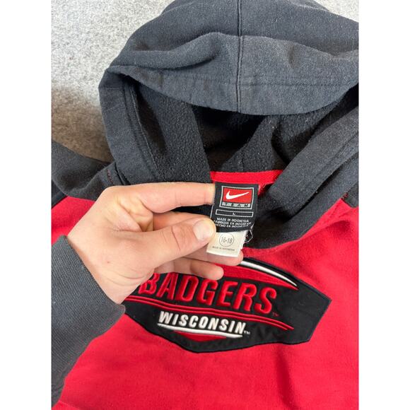 Vintage Y2K Wisconsin Badgers Pullover Hoodie Boys Large Red Nike Chest Swoosh - Picture 4 of 4